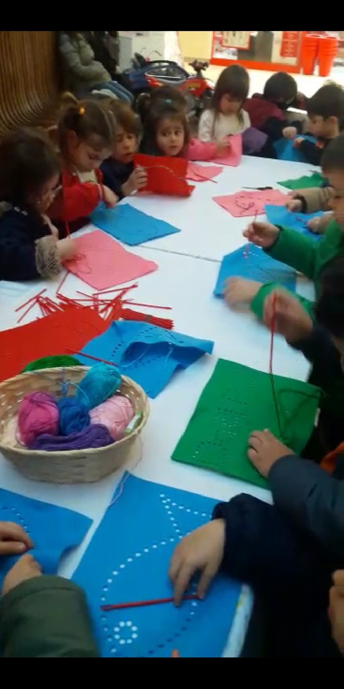 Çocuklarla gerçekleştirilen atölye etkinliği